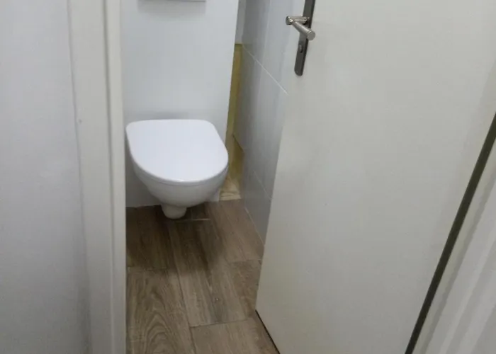 Gasthof Luxe -opera 15mins-chambre Avec Salle De Bain Commune